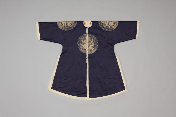 石青色缎平金绣四团勾莲金龙纹乌云豹皮衮服