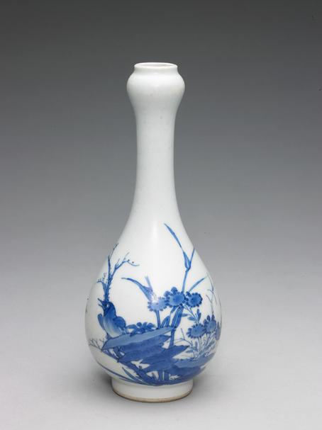 康熙款青花芦菊双禽图蒜头瓶