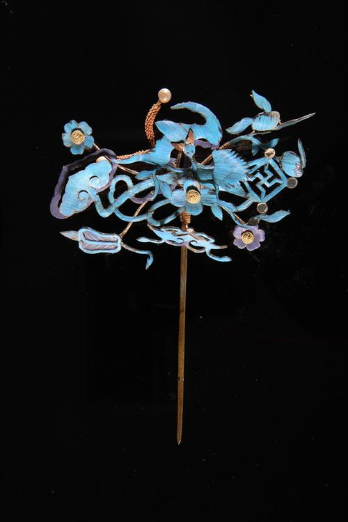 点翠花卉鸟蝶纹头花