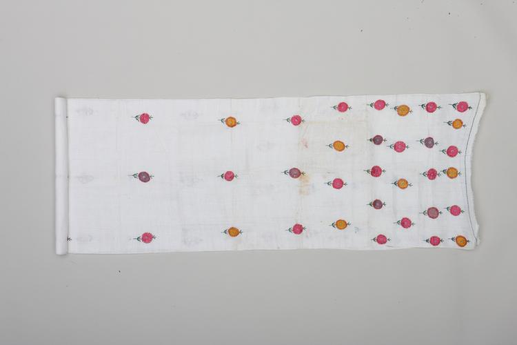 白色彩绣小花纹回回布