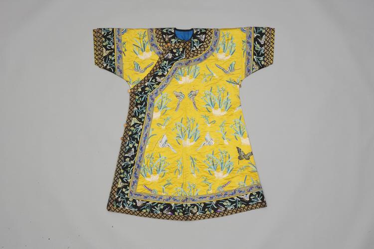 明黄色缎绣水仙蝶纹棉衬衣