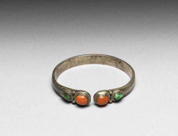 银嵌珊瑚松石手镯