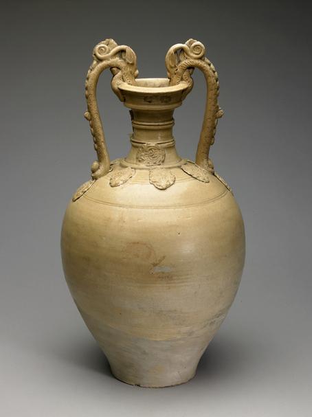 白釉塑贴双龙耳尊