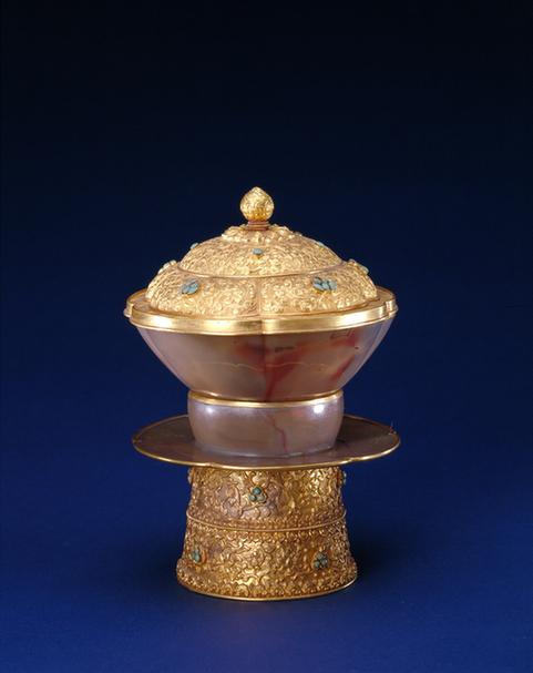 玛瑙镶金口带托盖葵瓣碗