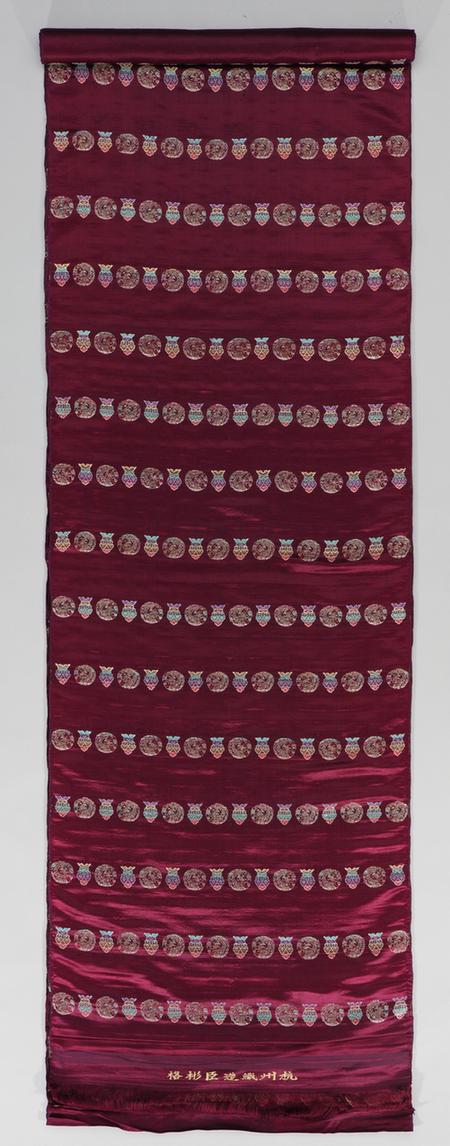 藕荷色五彩寸蟒缎