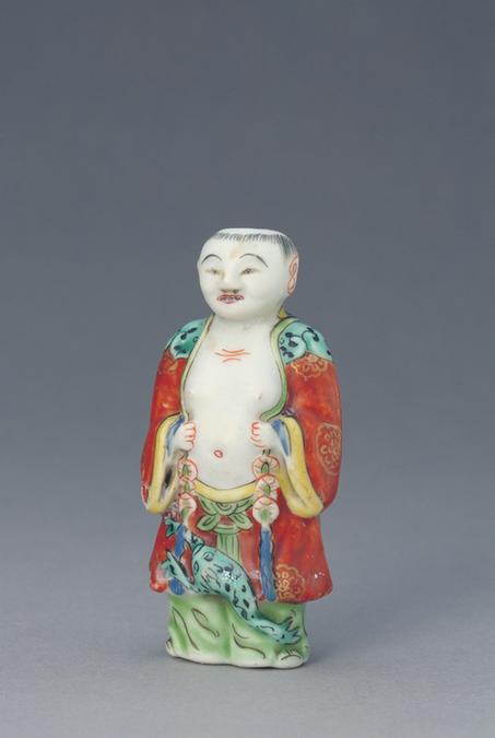 五彩婴戏图鼻烟壶