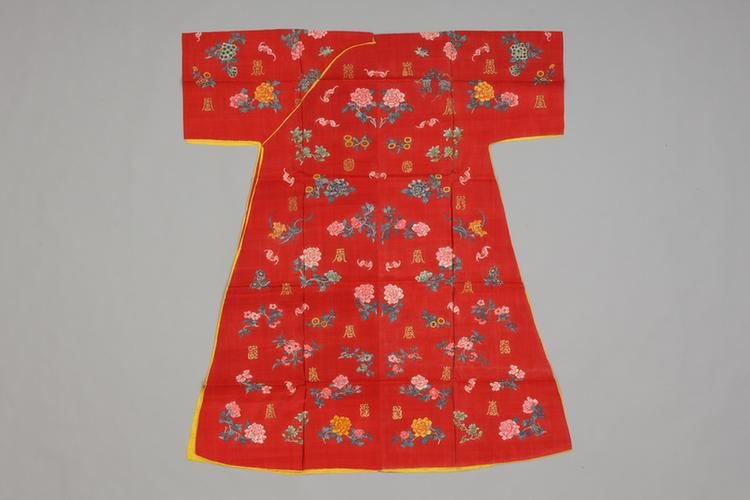红色缂丝花卉双福金寿字纹袍料