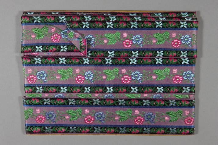 元青色缎地时花纹绦