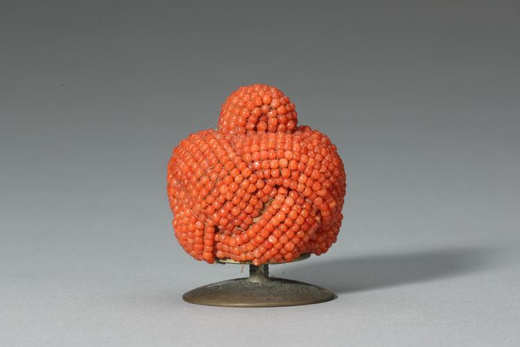 珊瑚珠盘花帽顶