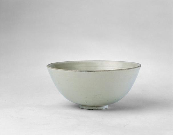 定窑白釉刻鱼纹碗