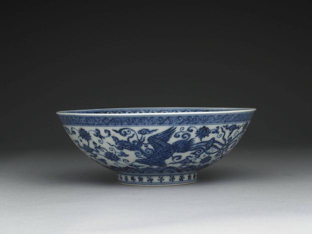 青花穿莲凤纹碗