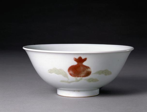 雍正款釉里红三果纹碗
