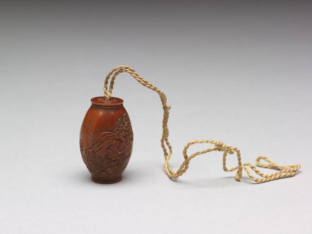 雕橄榄核花卉扇坠