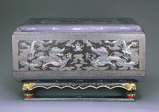 黑漆嵌螺钿云龙纹长方攒盒