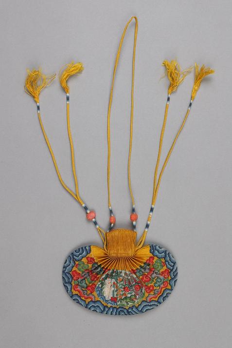 黄色缎口满纳地景纹腰圆荷包