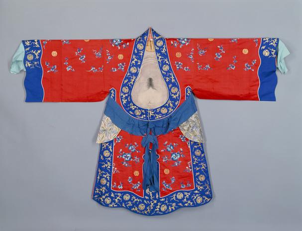 红色缎绣折枝花蝠金团寿字纹八仙衣-汉钟离