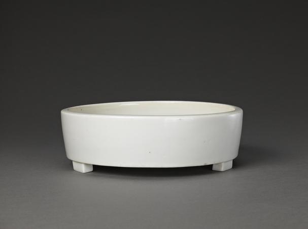 德化窑成化款白釉三足洗