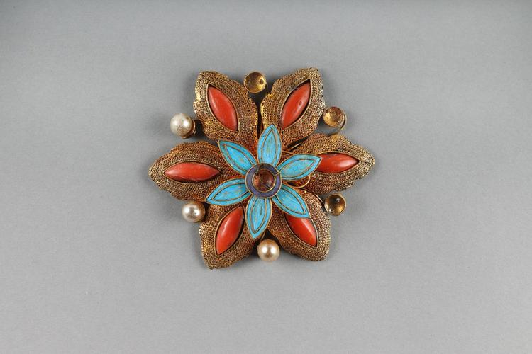 银镀金嵌珠珊瑚花结