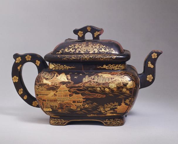 宜兴窑紫砂黑漆描金彩绘方壶