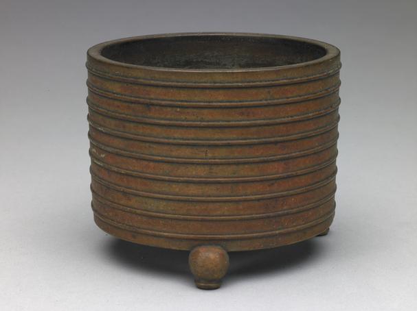 雍正款铜弦纹三足炉