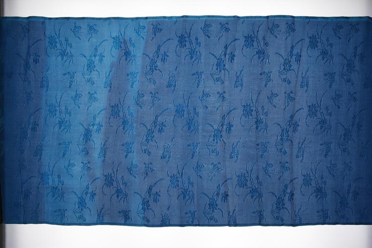 月白色蝶莲纹罗