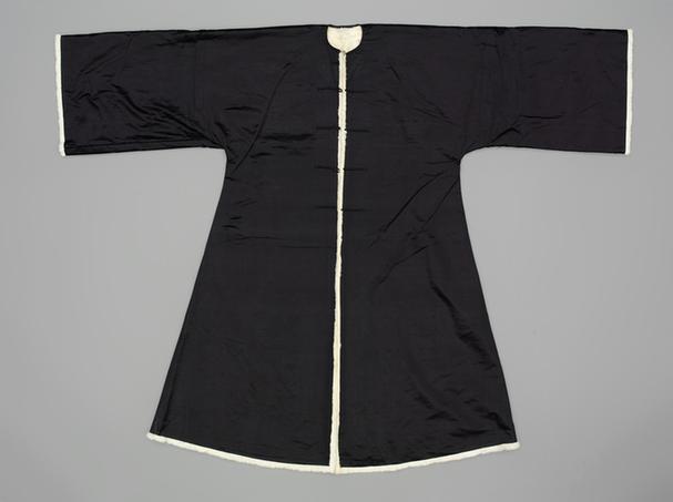 青色素缎银鼠皮褂