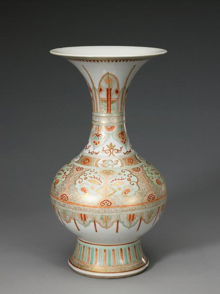 五彩描金兽面纹尊