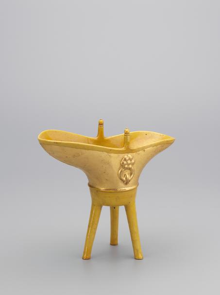 乾隆款黄釉涂金爵