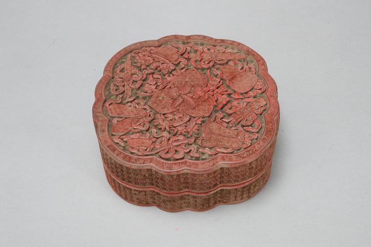 剔红暗八仙纹柿式盒