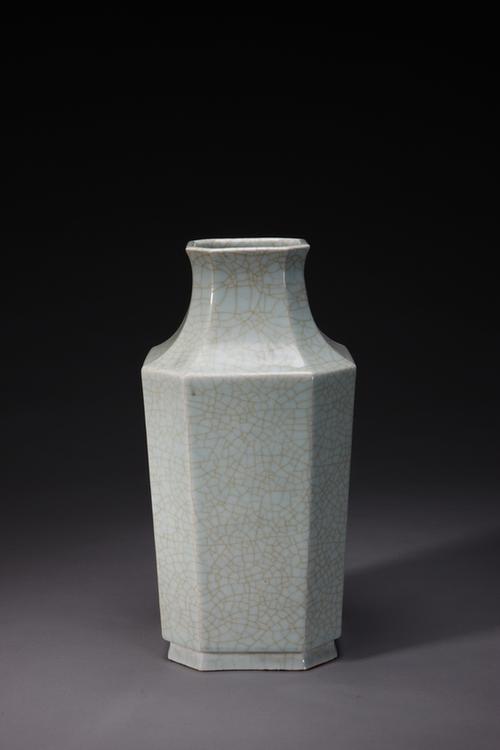 仿汝釉委角方瓶