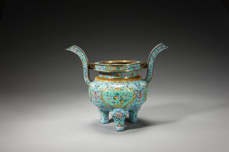 乾隆款画珐琅五供-勾莲纹朝冠耳炉