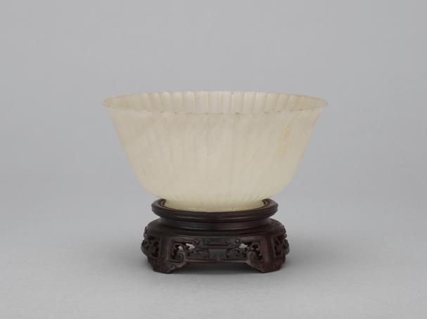 痕都斯坦白玉菊瓣纹碗
