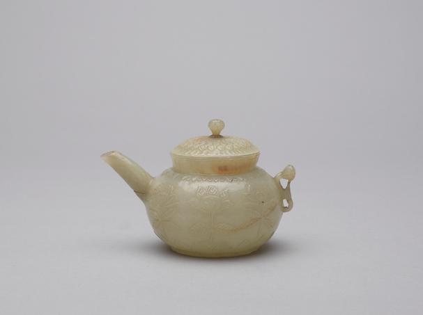 痕都斯坦青玉浮雕花卉纹执壶