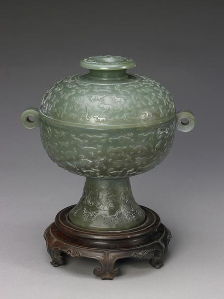 玉雕人物飞禽走兽纹豆