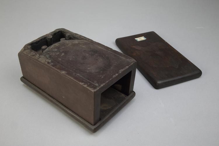 子西款端石抄手砚