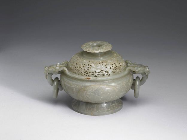 青灰玉兽面纹炉