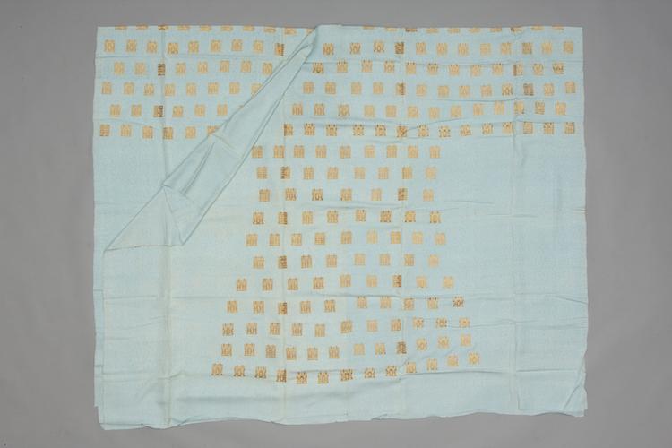 湖色春绸平金绣双喜字纹氅衣料