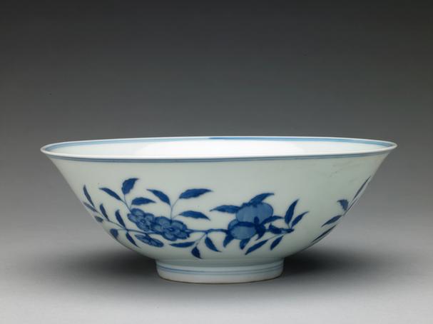 康熙款青花折枝花果纹撇口碗