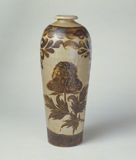 磁州窑白地黑花题诗折枝牡丹纹梅瓶