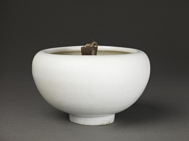 德化窑白釉缸式油灯