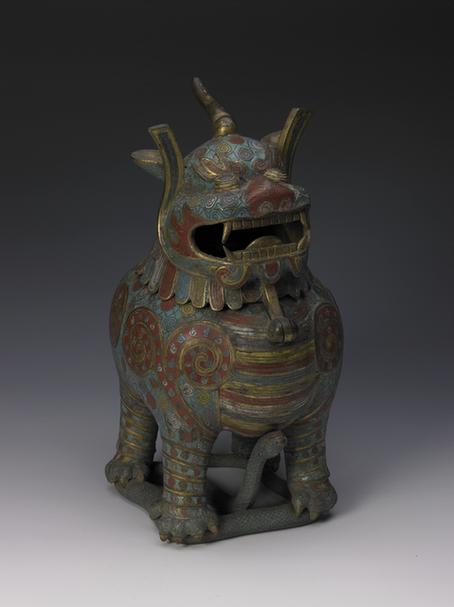 万历款掐丝珐琅异兽形香熏