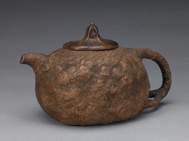 玉麟款宜兴窑紫砂木瓜式壶