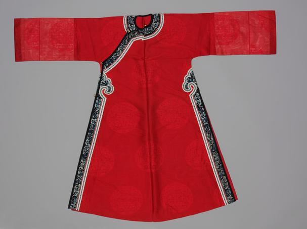 大红色穿花龙纹暗花直径纱氅衣