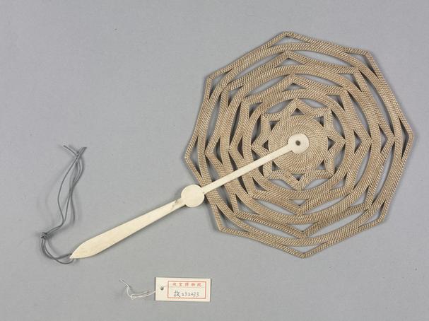 编藤骨柄团扇