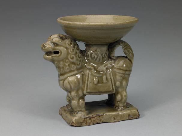 耀州窑青釉狮子灯盘