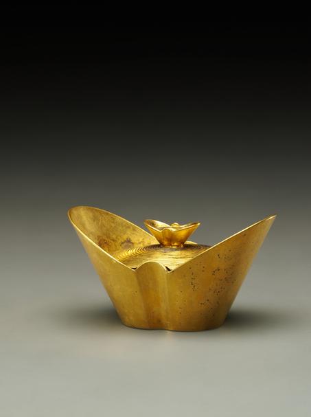 银鎏金元宝式盒