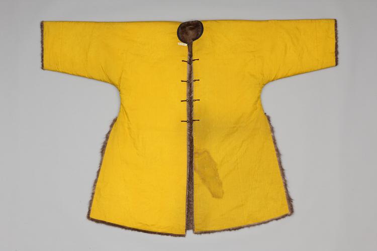 明黄色团龙纹暗花江绸青狐皮端罩