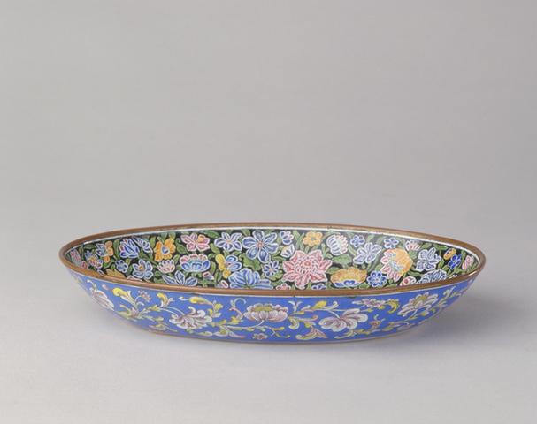 雍正款画珐琅花卉纹椭圆盘