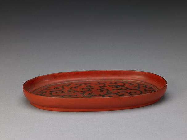 描彩漆夔龙纹椭圆盘