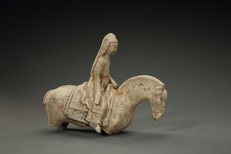 陶银釉画彩骑马俑